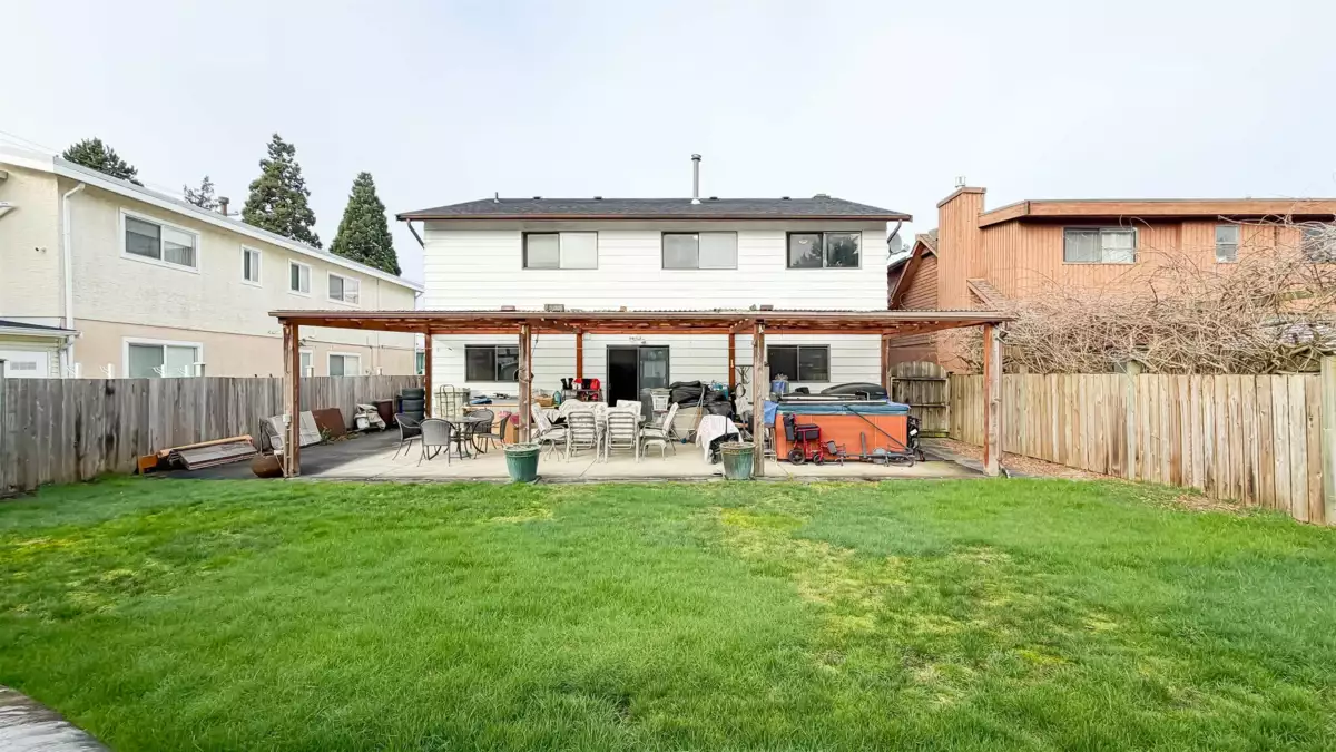 Staircase Photo of 5716 48b Avenue, Delta, BC