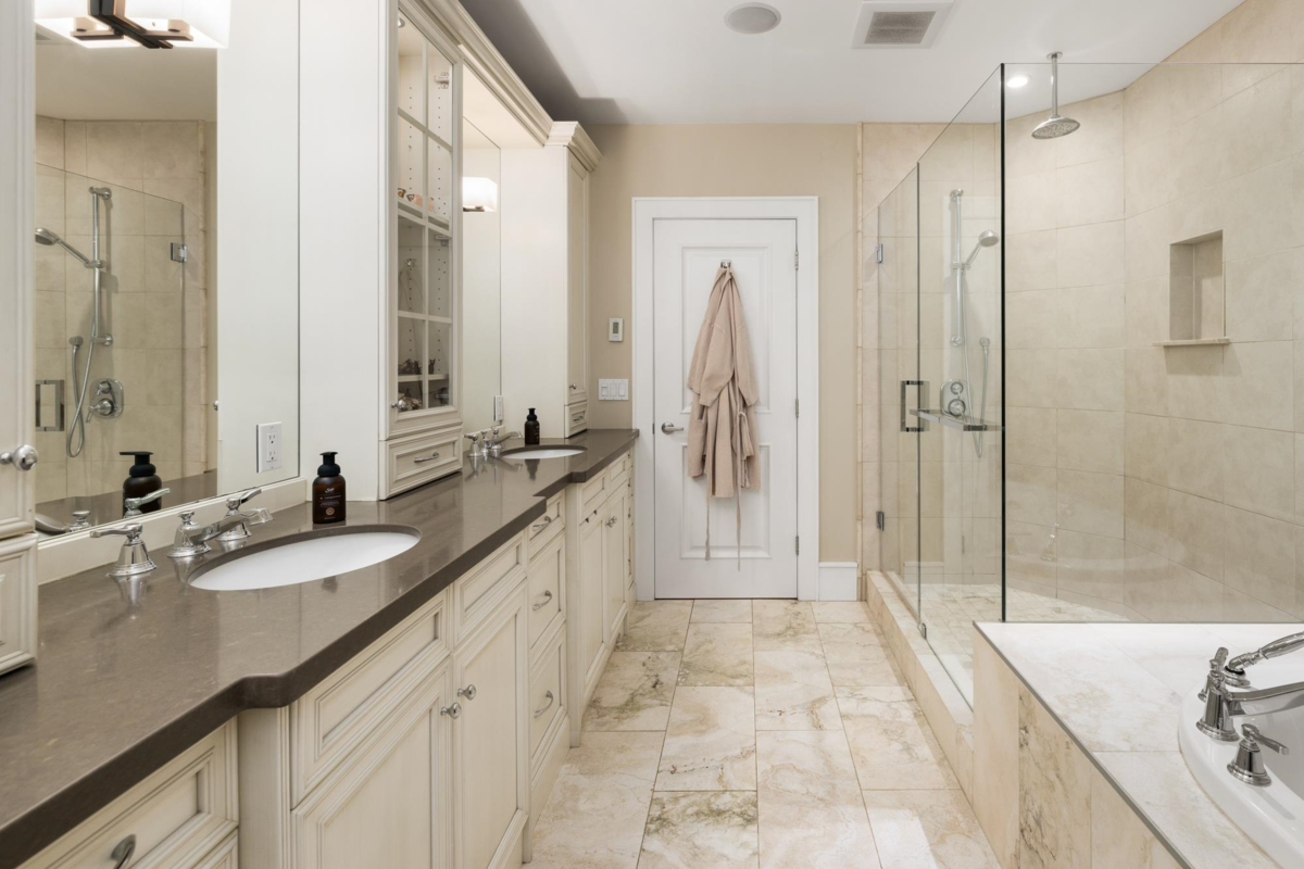 Basement Recreation Room Photo of 2623 Lawson Avenue, West Vancouver, BC