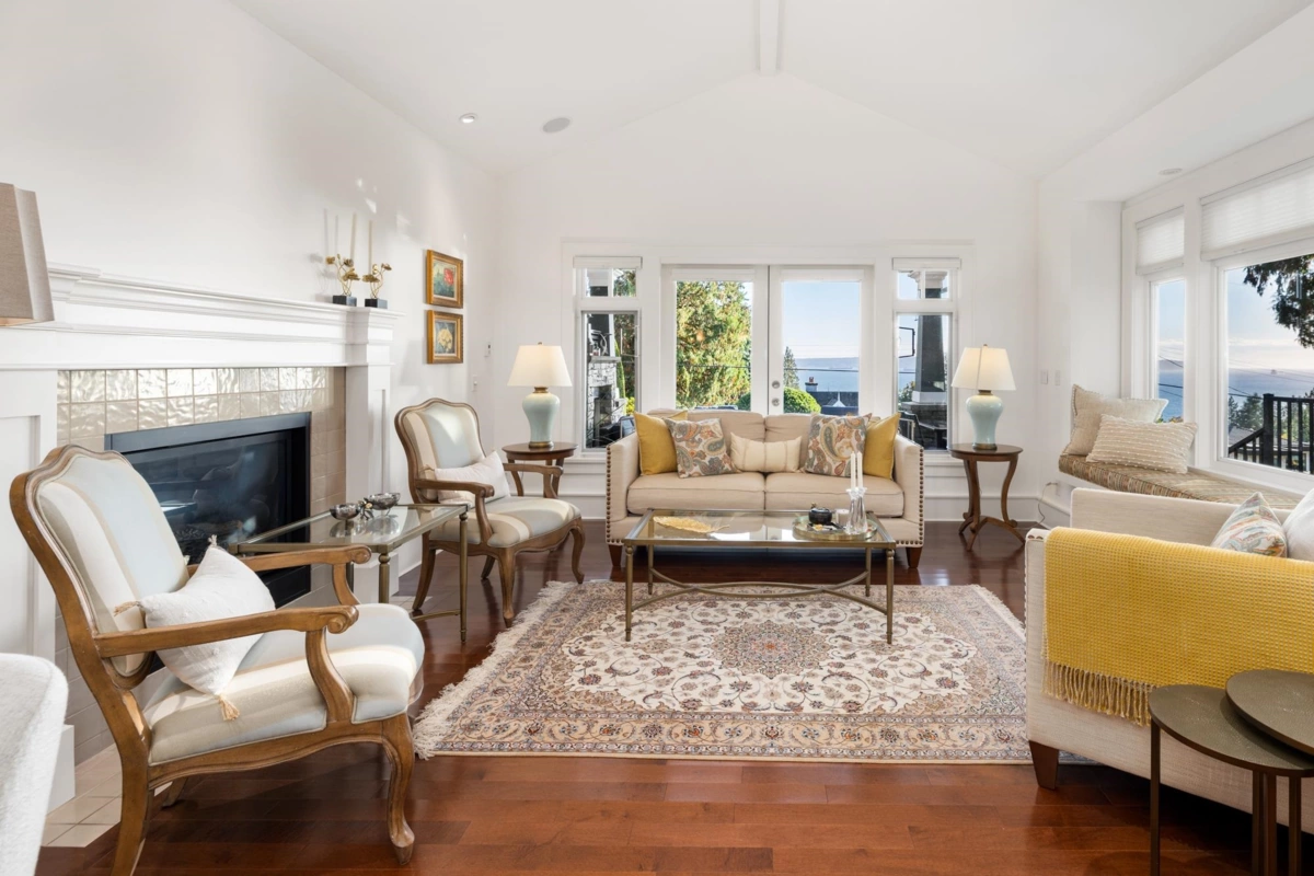 Kitchen Island Photo of 2623 Lawson Avenue, West Vancouver, BC