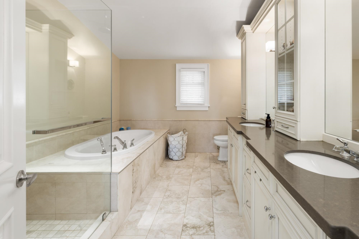 Laundry Room Photo of 2623 Lawson Avenue, West Vancouver, BC