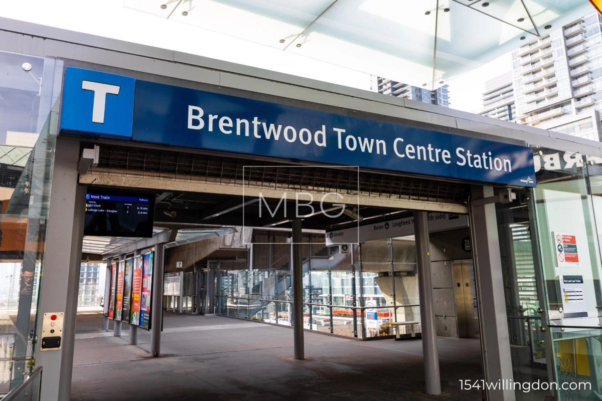 Guest Bathroom Photo of 4 1541 Willingdon Avenue, Burnaby, BC