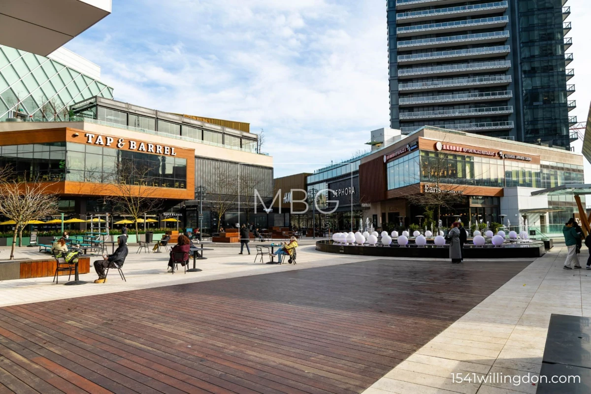 Walk-In Closet Photo of 4 1541 Willingdon Avenue, Burnaby, BC