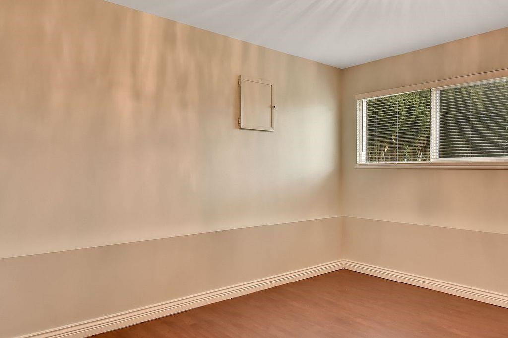 Basement Recreation Room Photo of 12845 64 Avenue, Surrey, BC