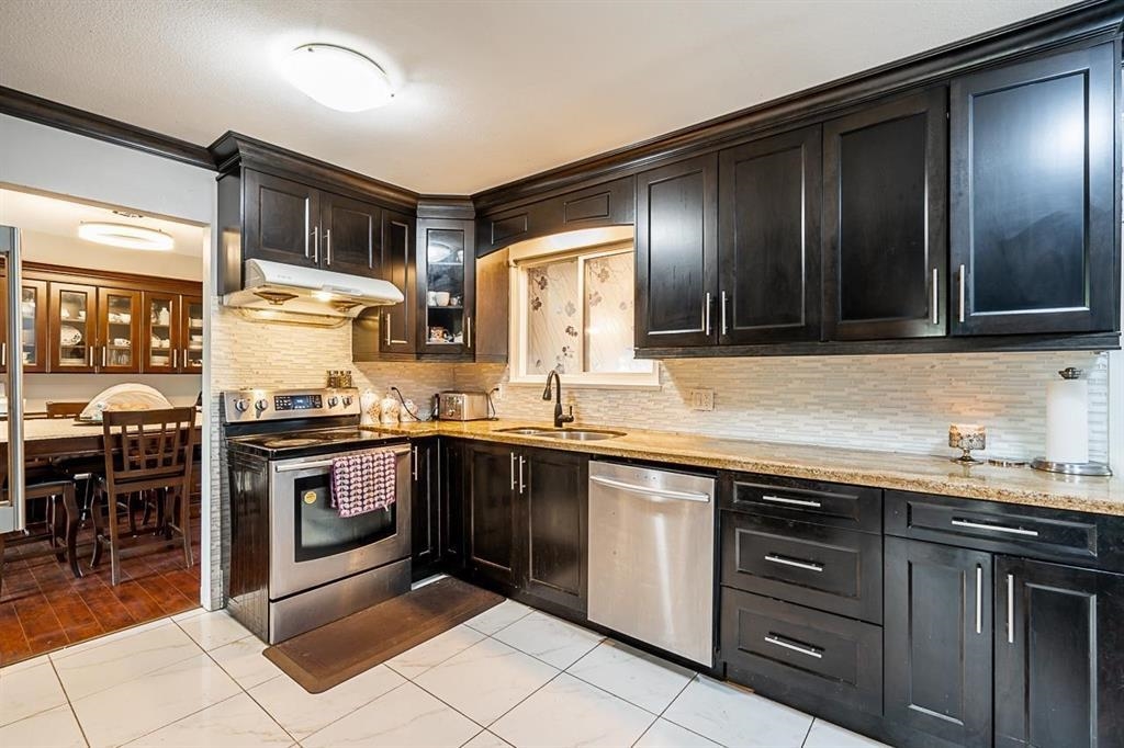 Dining Area Photo of 12845 64 Avenue, Surrey, BC