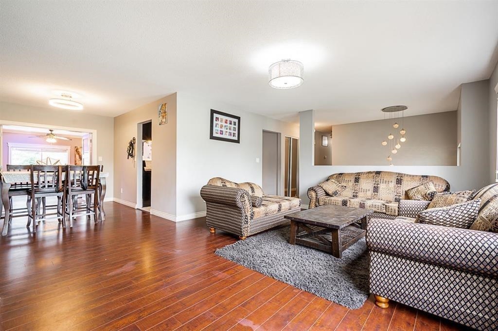 Living Room Photo of 12845 64 Avenue, Surrey, BC