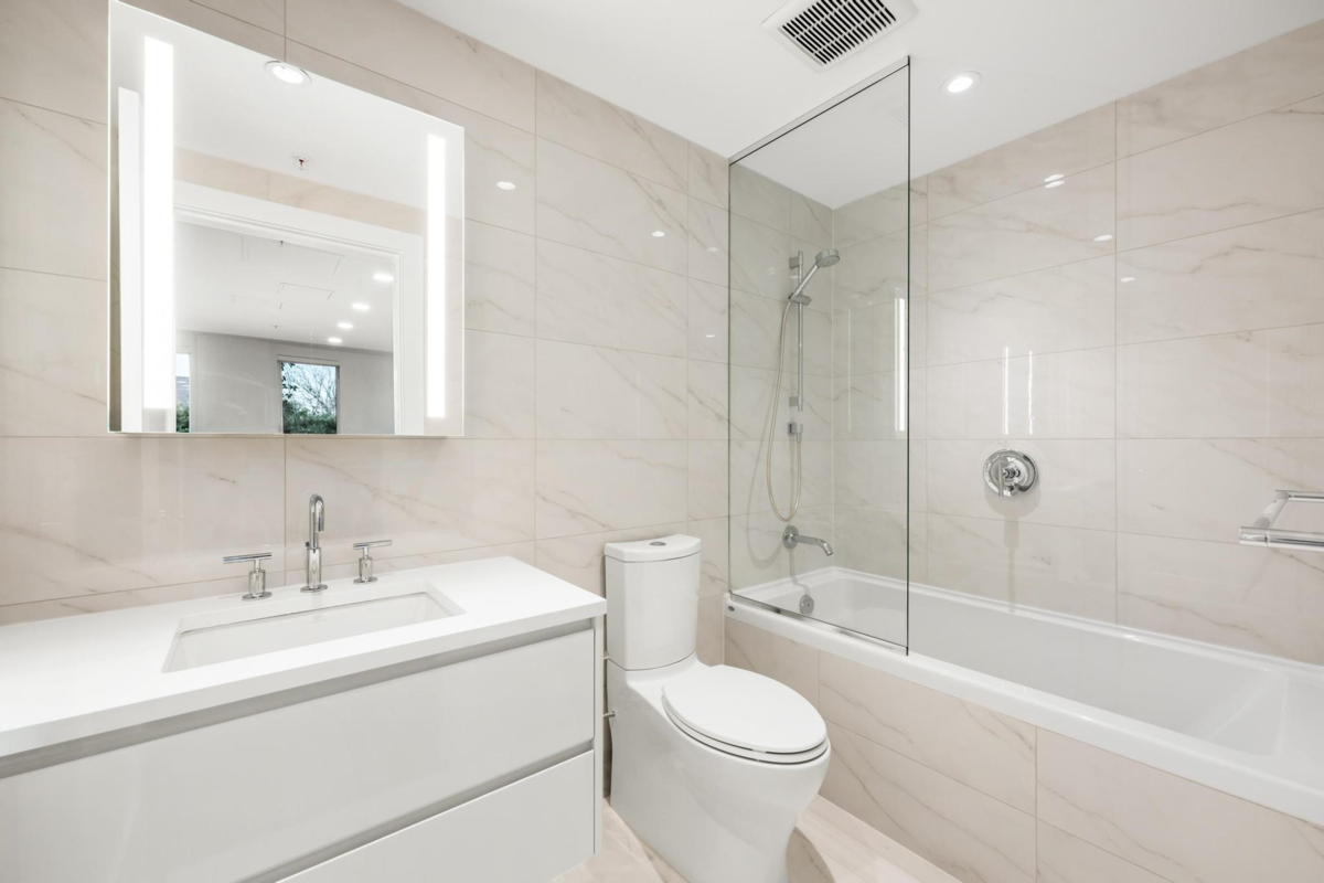 Hot Tub / Spa Photo of 302 2888 Arbutus Street, Vancouver, BC