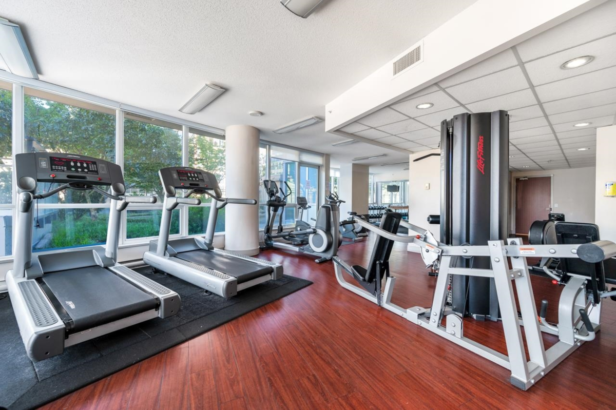 Backyard Photo of 3107 833 Seymour Street, Vancouver, BC