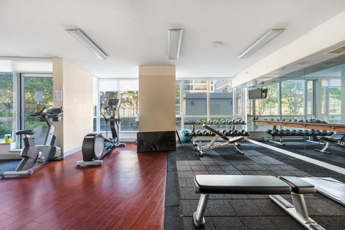 Front Yard Photo of 3107 833 Seymour Street, Vancouver, BC