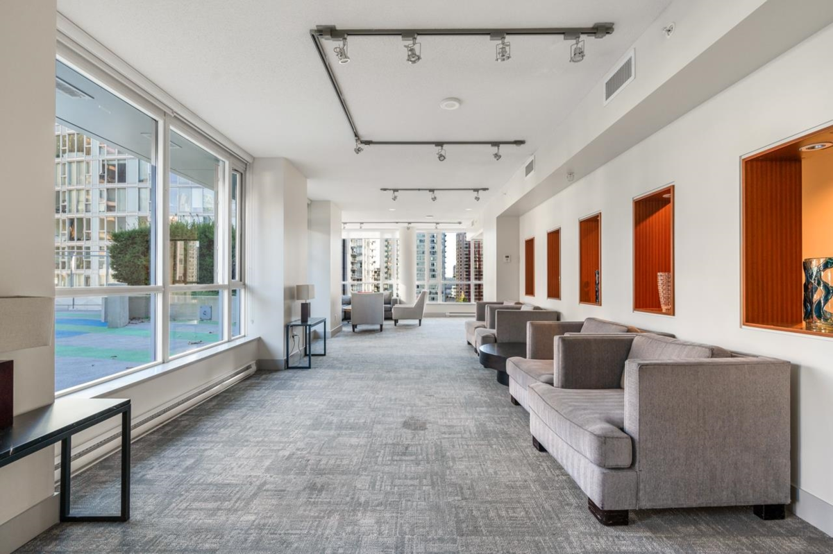 Garden / Landscaping Photo of 3107 833 Seymour Street, Vancouver, BC