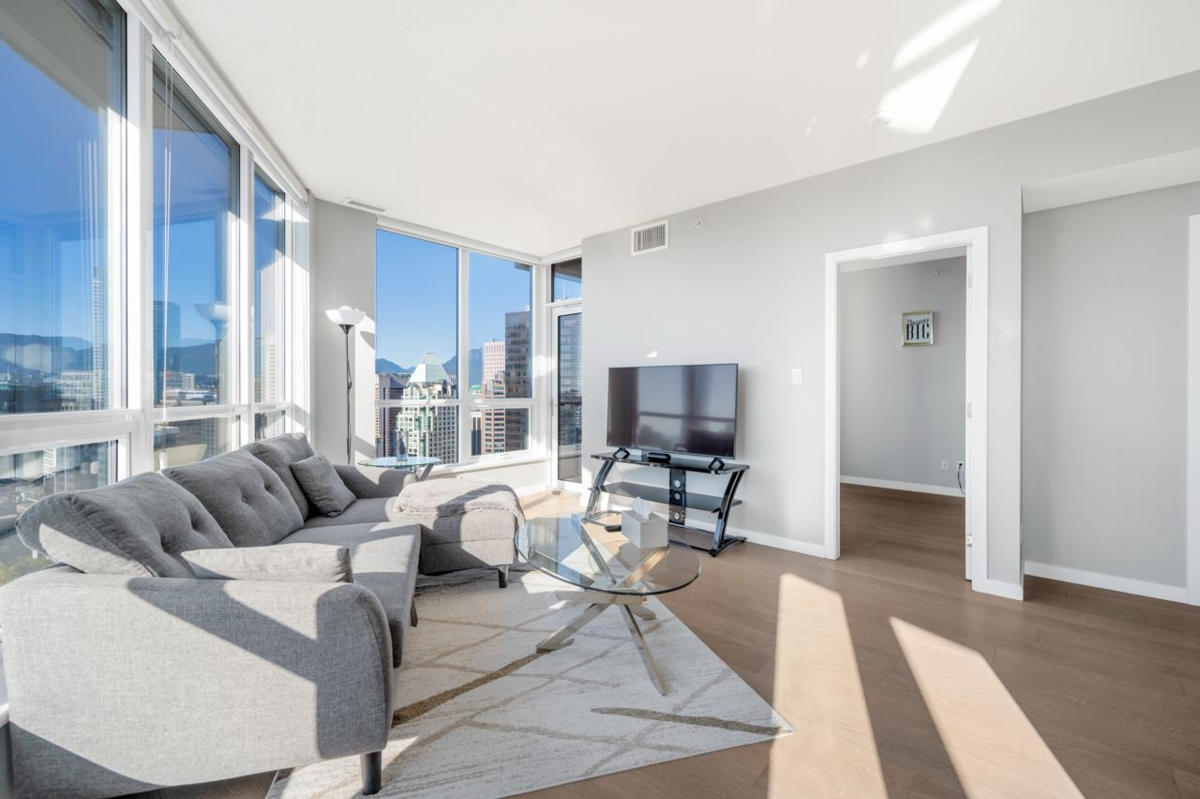 Kitchen Island Photo of 3107 833 Seymour Street, Vancouver, BC