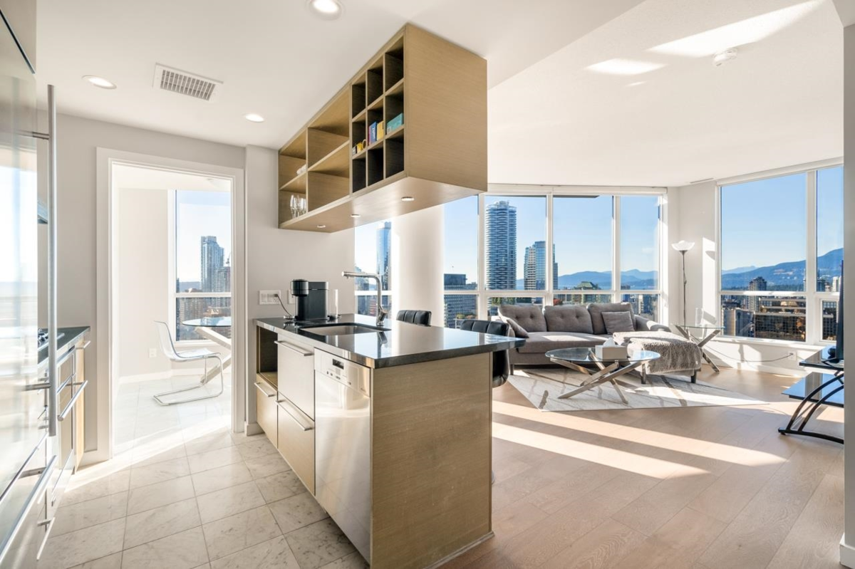 Walk-In Closet Photo of 3107 833 Seymour Street, Vancouver, BC