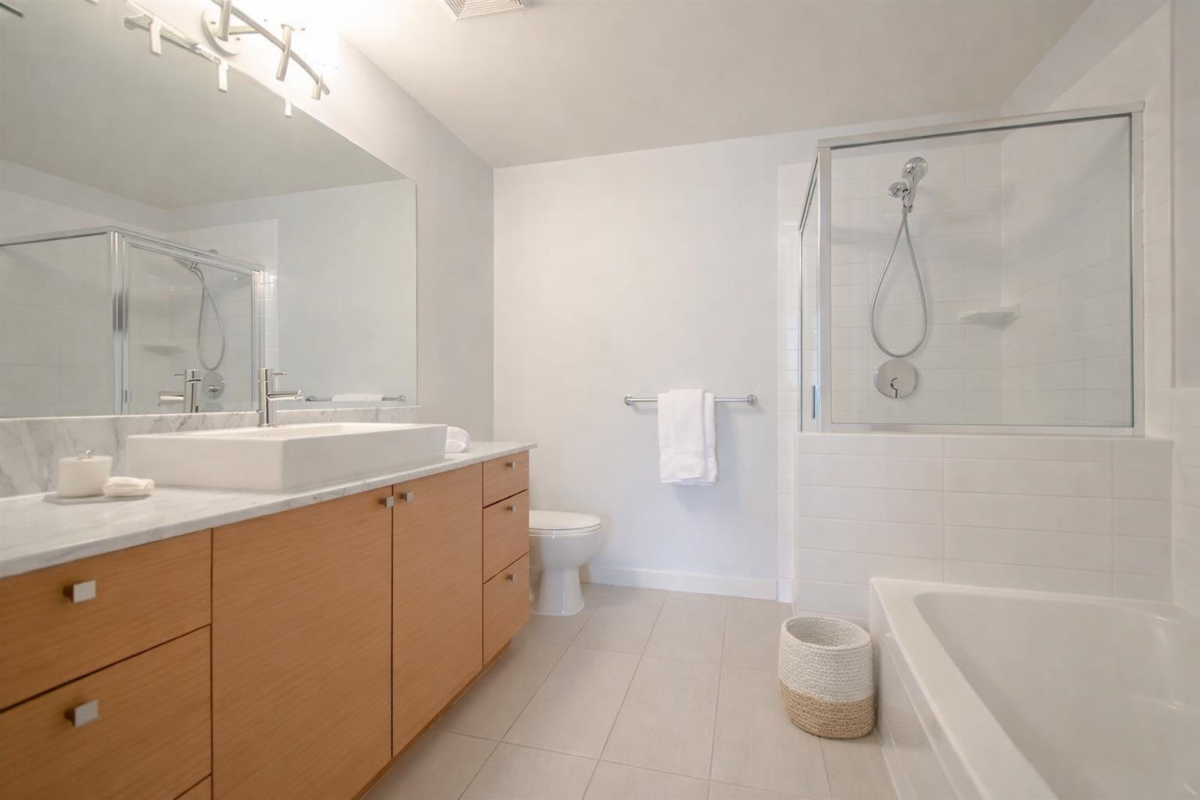 Kitchen Island Photo of 1408 110 Brew Street, Port Moody, BC