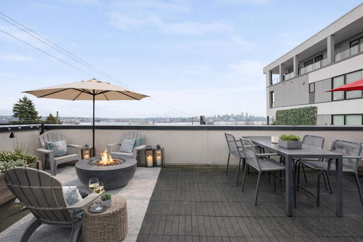 Backyard Photo of 147 St. Patricks Avenue, North Vancouver, BC