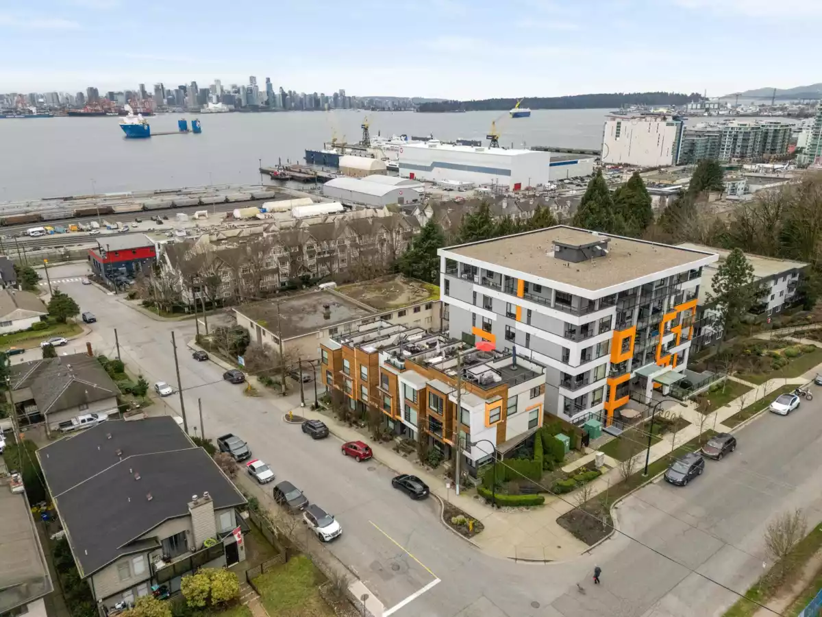 Hot Tub / Spa Photo of 147 St. Patricks Avenue, North Vancouver, BC