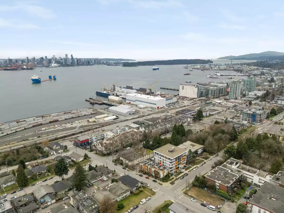 Outdoor Kitchen Photo of 147 St. Patricks Avenue, North Vancouver, BC