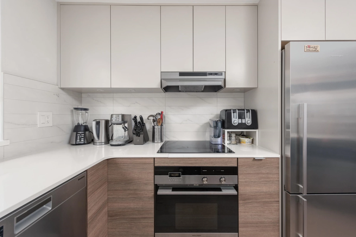 Walk-In Closet Photo of 147 St. Patricks Avenue, North Vancouver, BC