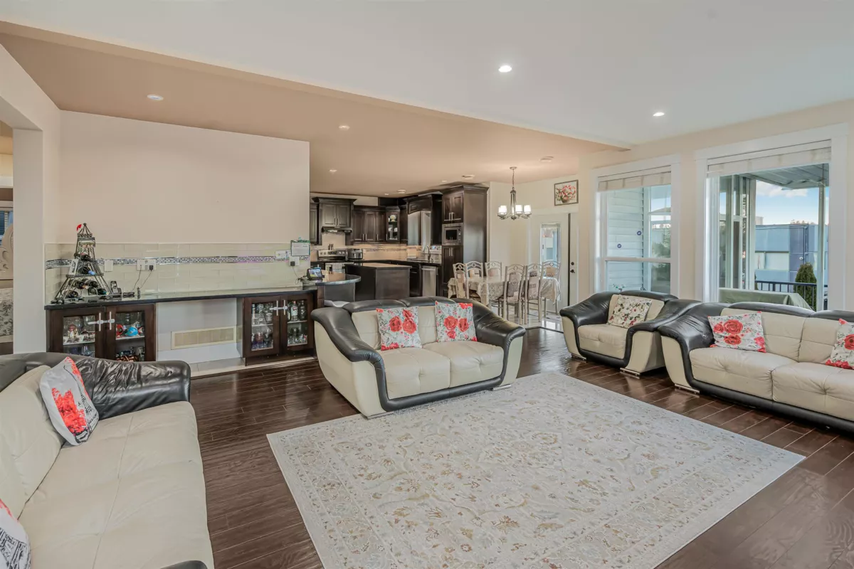 Kitchen Island Photo of 14799 63rd Avenue, Surrey, BC