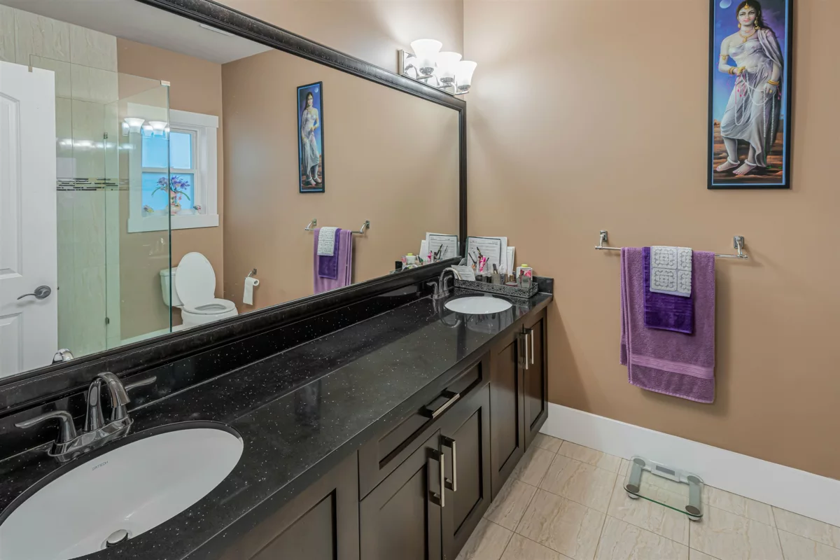 Powder Room Photo of 14799 63rd Avenue, Surrey, BC