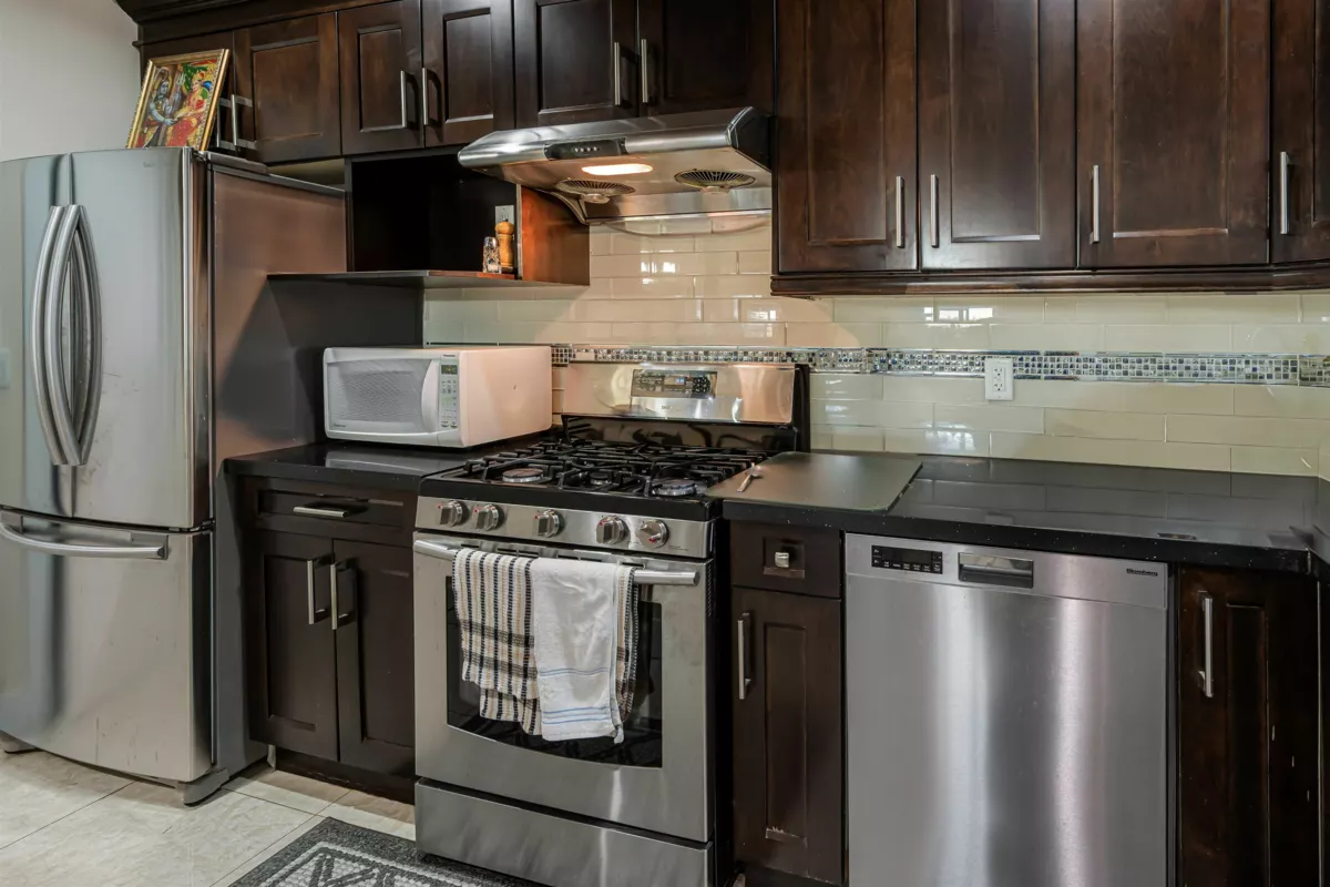 Primary Bathroom Photo of 14799 63rd Avenue, Surrey, BC