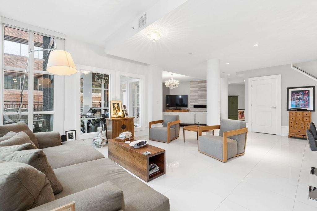 Family Room Photo of PH2 1102 Hornby Street, Vancouver, BC