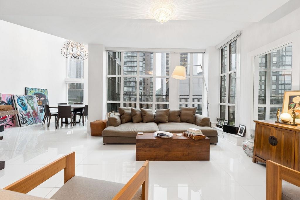 Kitchen Photo of PH2 1102 Hornby Street, Vancouver, BC