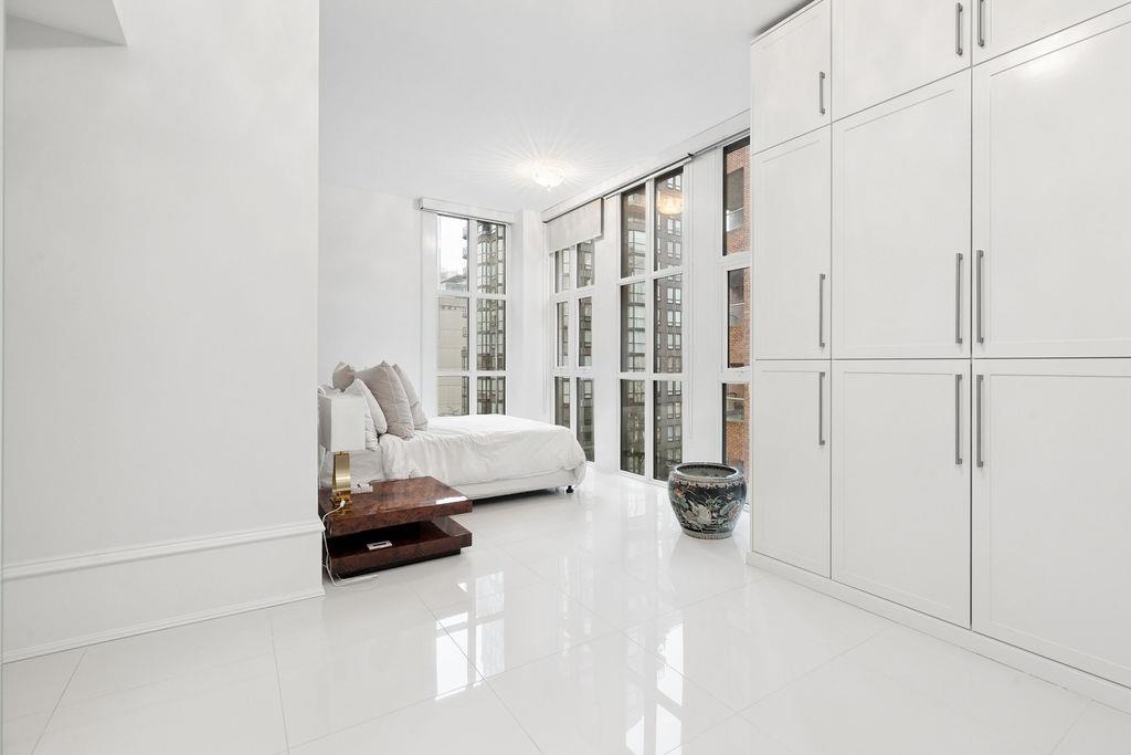 Laundry Room Photo of PH2 1102 Hornby Street, Vancouver, BC