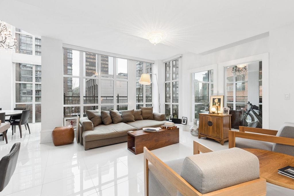 Living Room Photo of PH2 1102 Hornby Street, Vancouver, BC