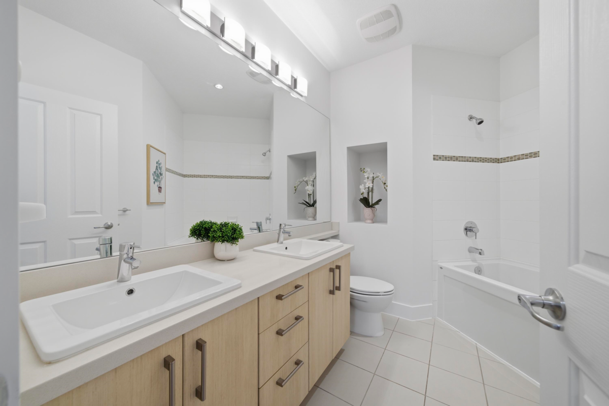 Hallway Photo of 114 3178 Dayanee Springs Boulevard, Coquitlam, BC