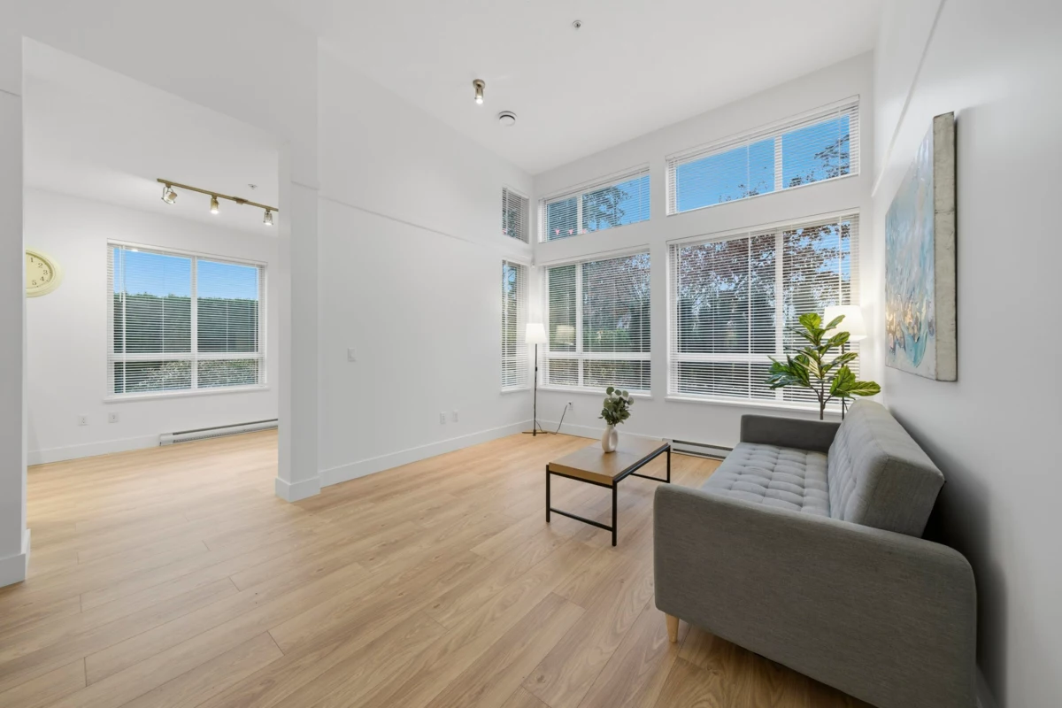 Kitchen Island Photo of 114 3178 Dayanee Springs Boulevard, Coquitlam, BC