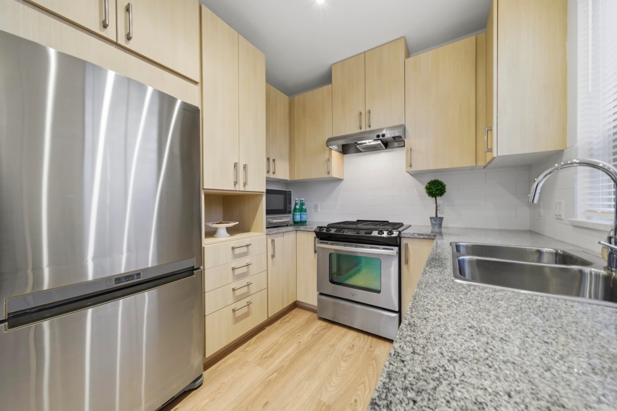 Walk-In Closet Photo of 114 3178 Dayanee Springs Boulevard, Coquitlam, BC