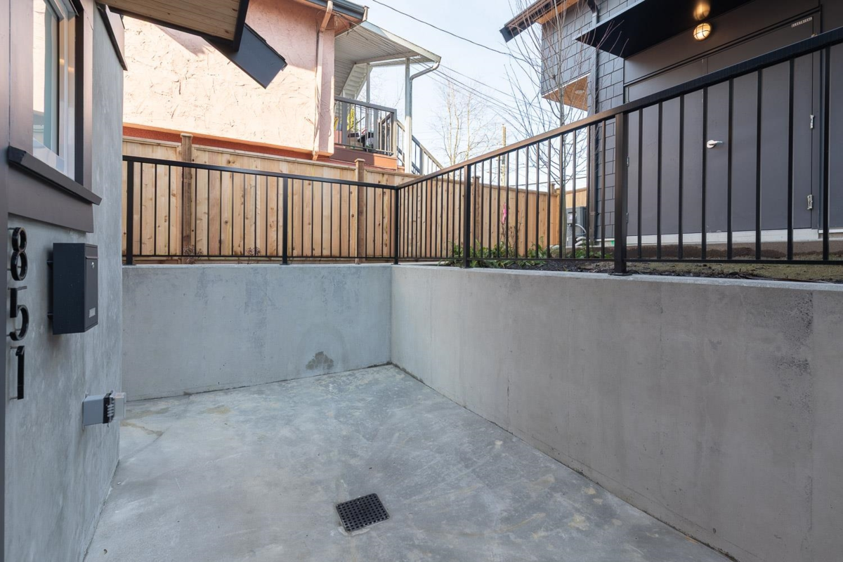 Powder Room Photo of 851 E 19th Avenue, Vancouver, BC