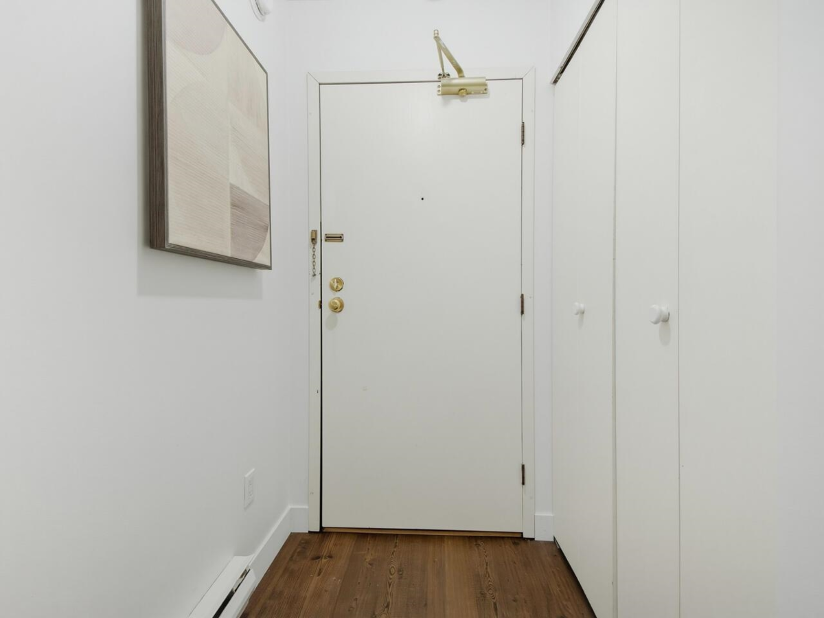 Primary Bathroom Photo of 202 215 Mowat Street, New Westminster, BC