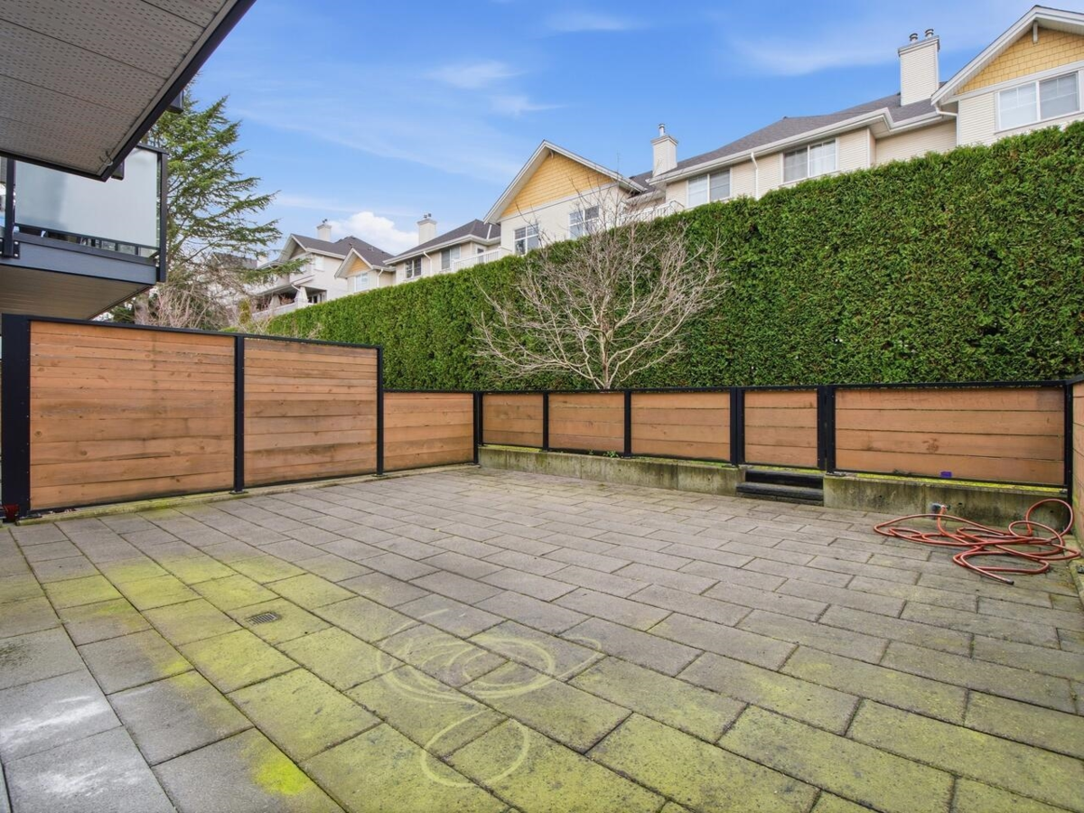 Walk-In Closet Photo of 202 215 Mowat Street, New Westminster, BC