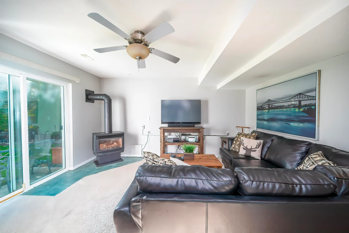 Hallway Photo of 26912 24a Avenue, Langley, BC