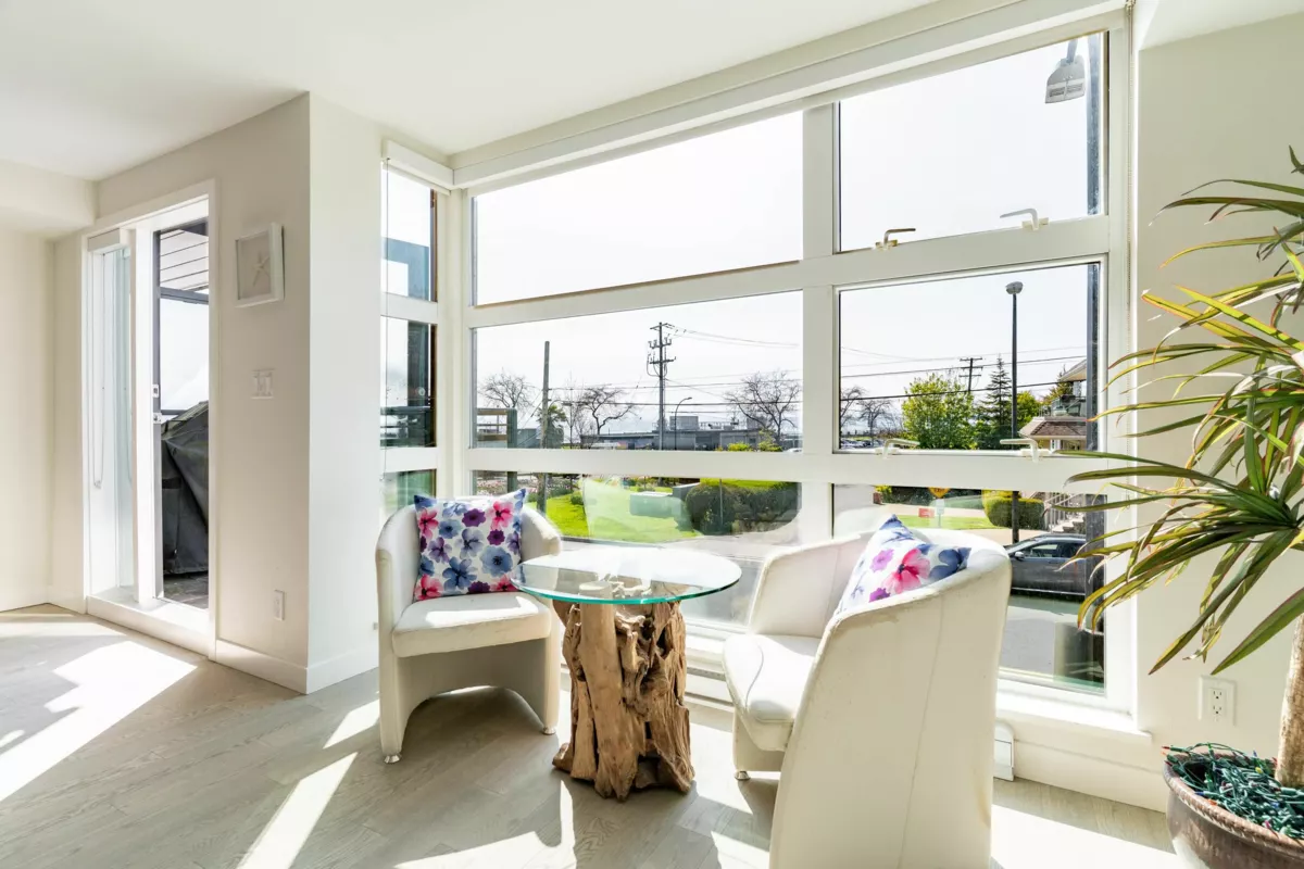 Family Room Photo of 203 1160 Oxford Street, White Rock, BC