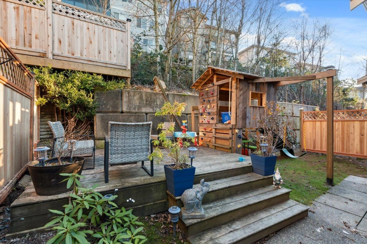 Front Yard Photo of 21 46858 Russell Road, Chilliwack, BC