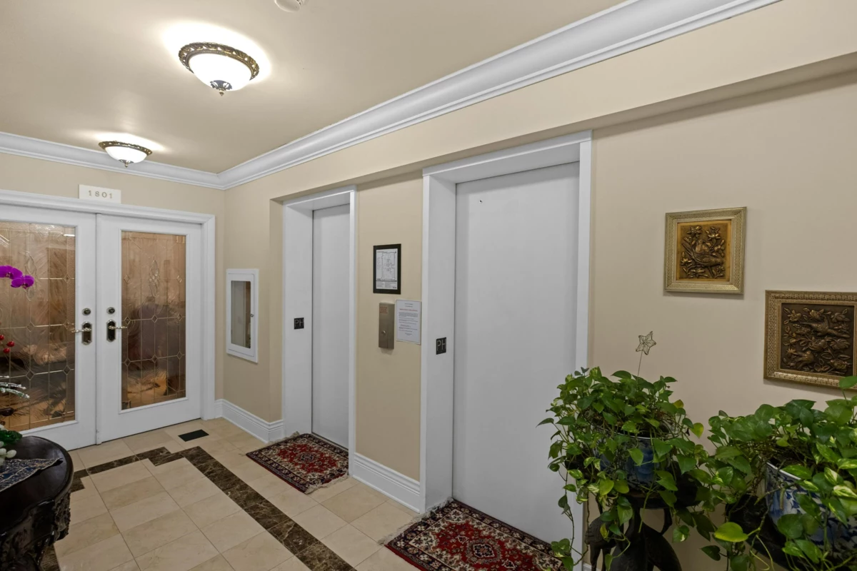 Backyard Photo of 1801 1972 Bellevue Avenue, West Vancouver, BC