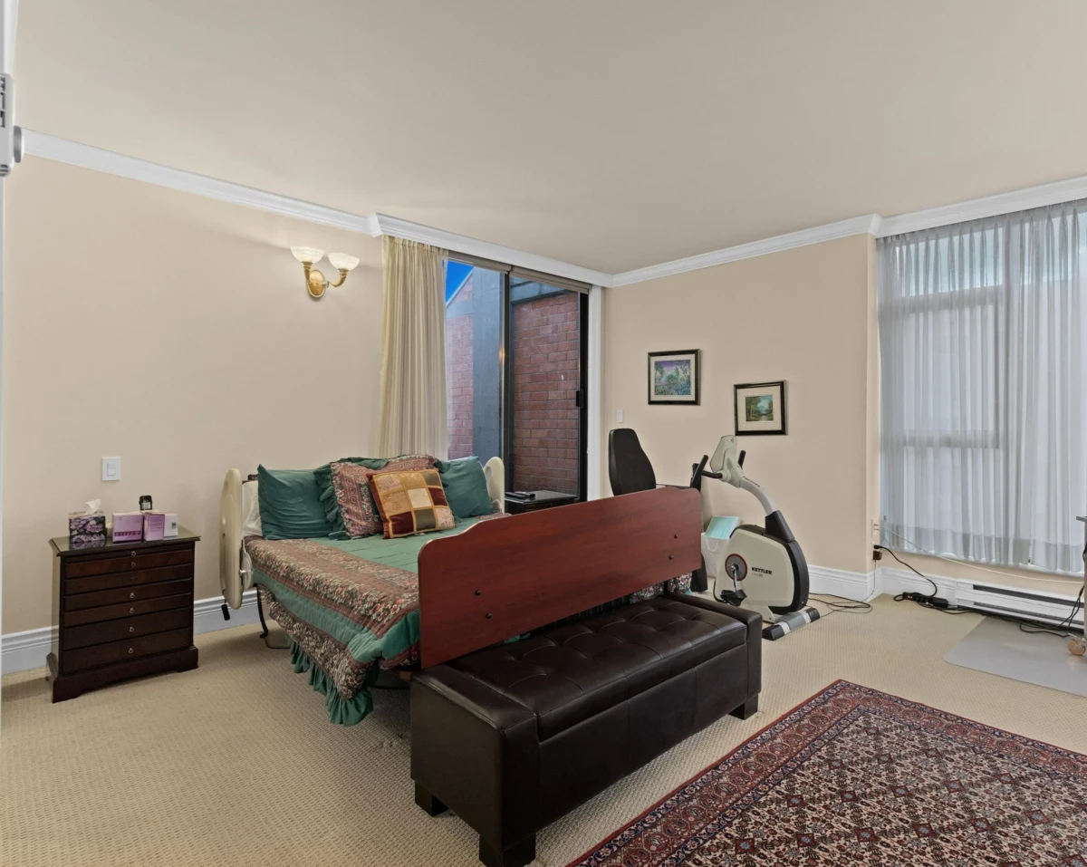 Entry Foyer Photo of 1801 1972 Bellevue Avenue, West Vancouver, BC