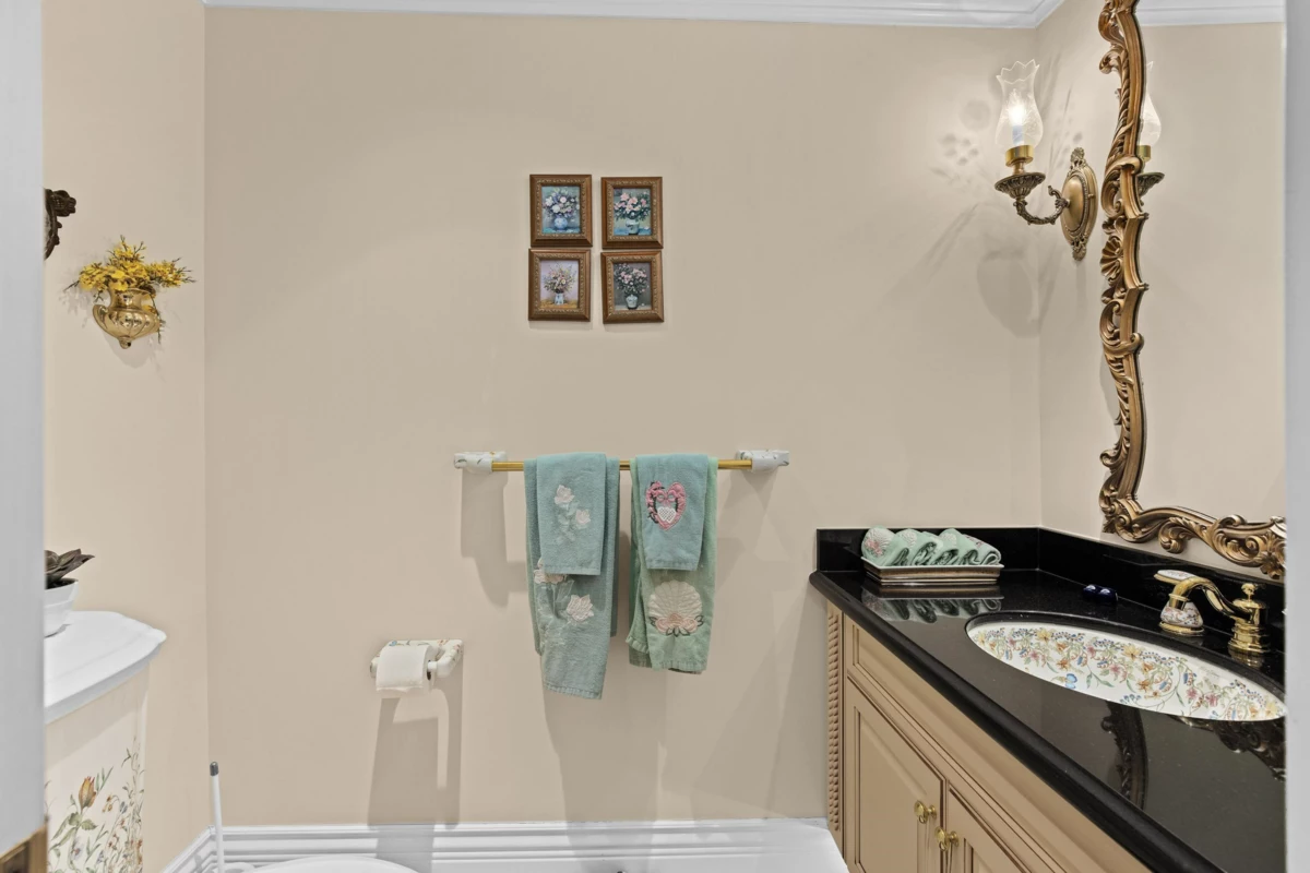 Garage Interior Photo of 1801 1972 Bellevue Avenue, West Vancouver, BC