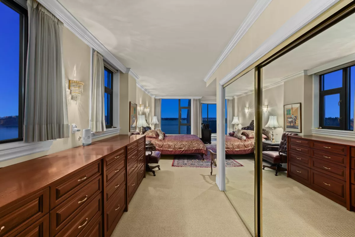 Laundry Room Photo of 1801 1972 Bellevue Avenue, West Vancouver, BC