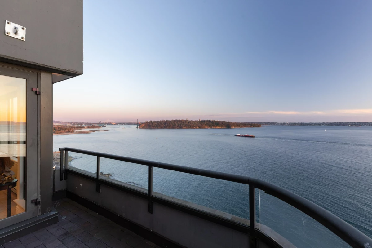 Living Room Photo of 1801 1972 Bellevue Avenue, West Vancouver, BC