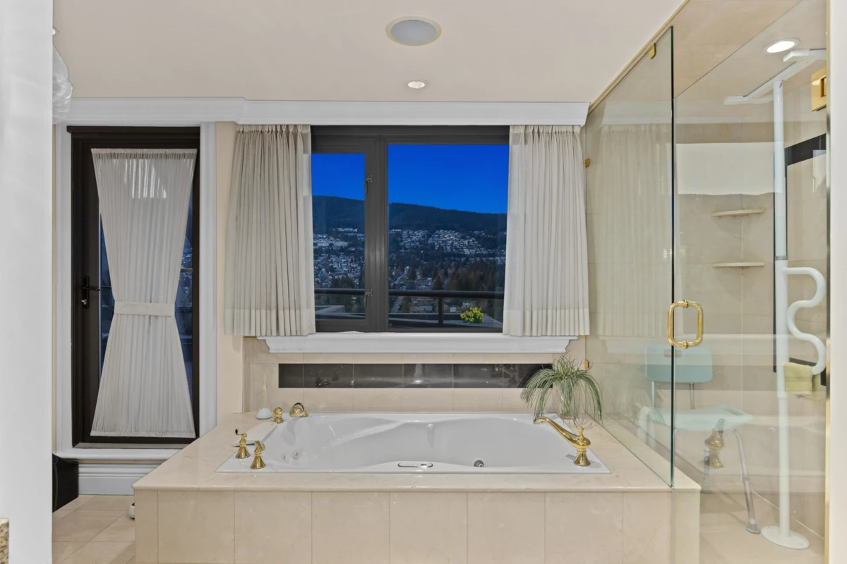 Loft / Bonus Room Photo of 1801 1972 Bellevue Avenue, West Vancouver, BC