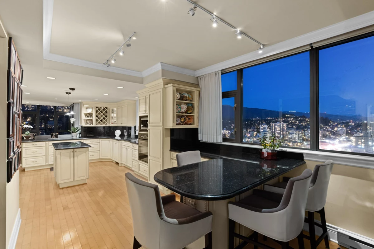 Primary Bathroom Photo of 1801 1972 Bellevue Avenue, West Vancouver, BC