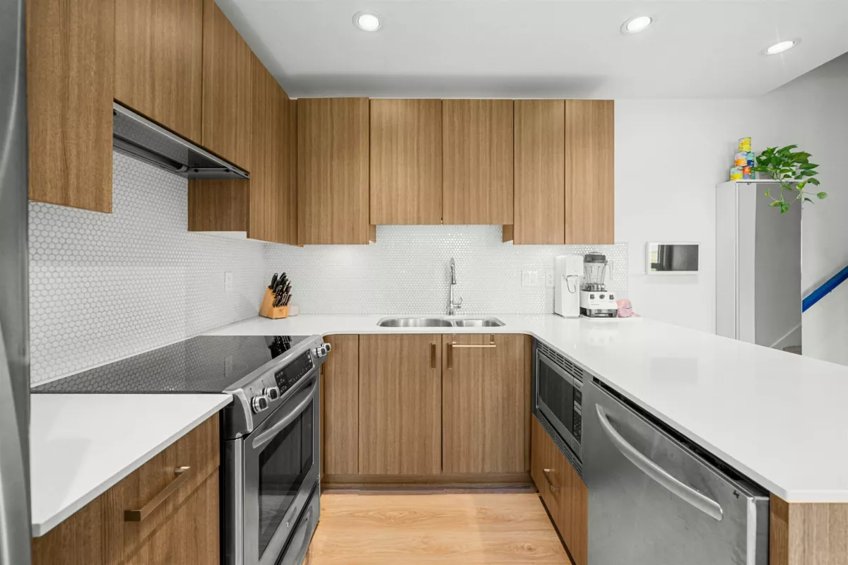 Kitchen Island Photo of TH4 125 Columbia Street, New Westminster, BC