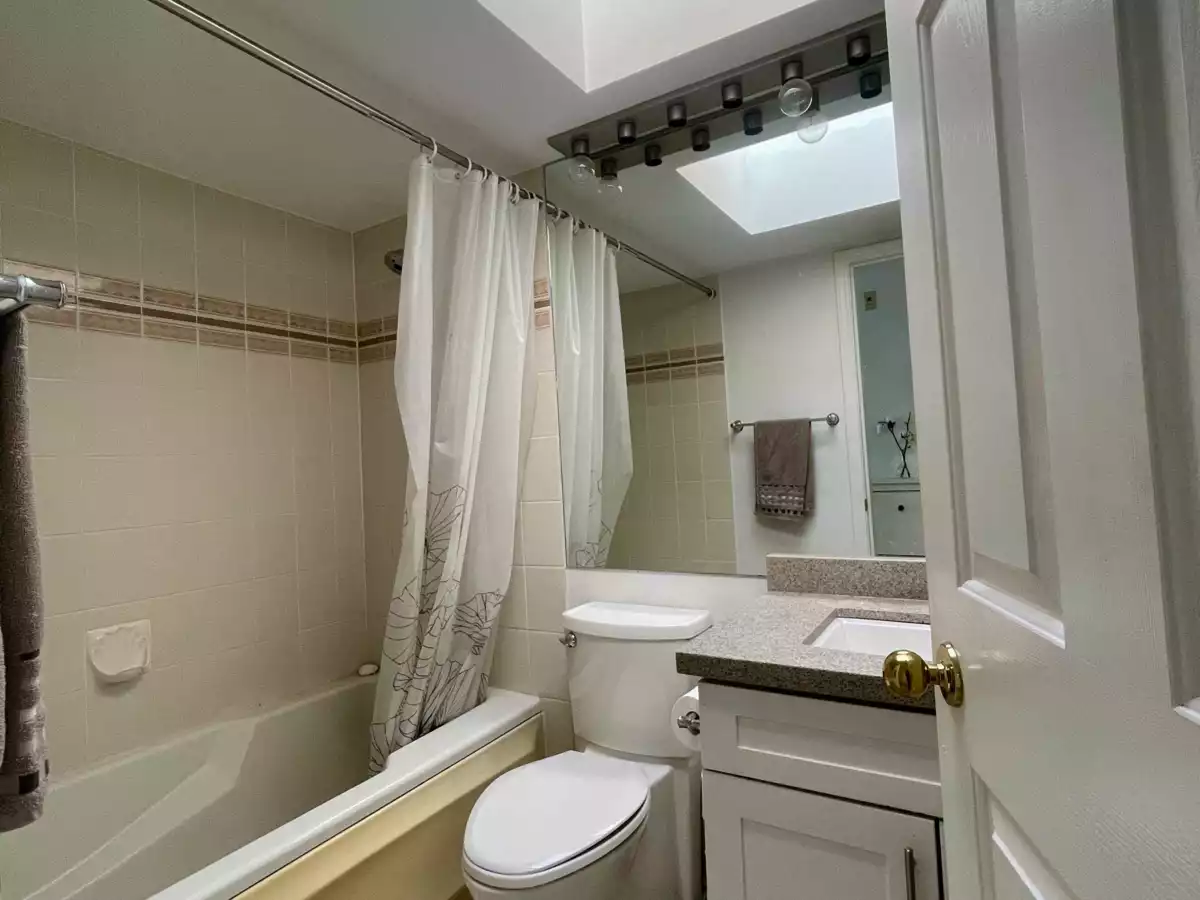 Breakfast Nook Photo of 403 106 W Kings Road, North Vancouver, BC