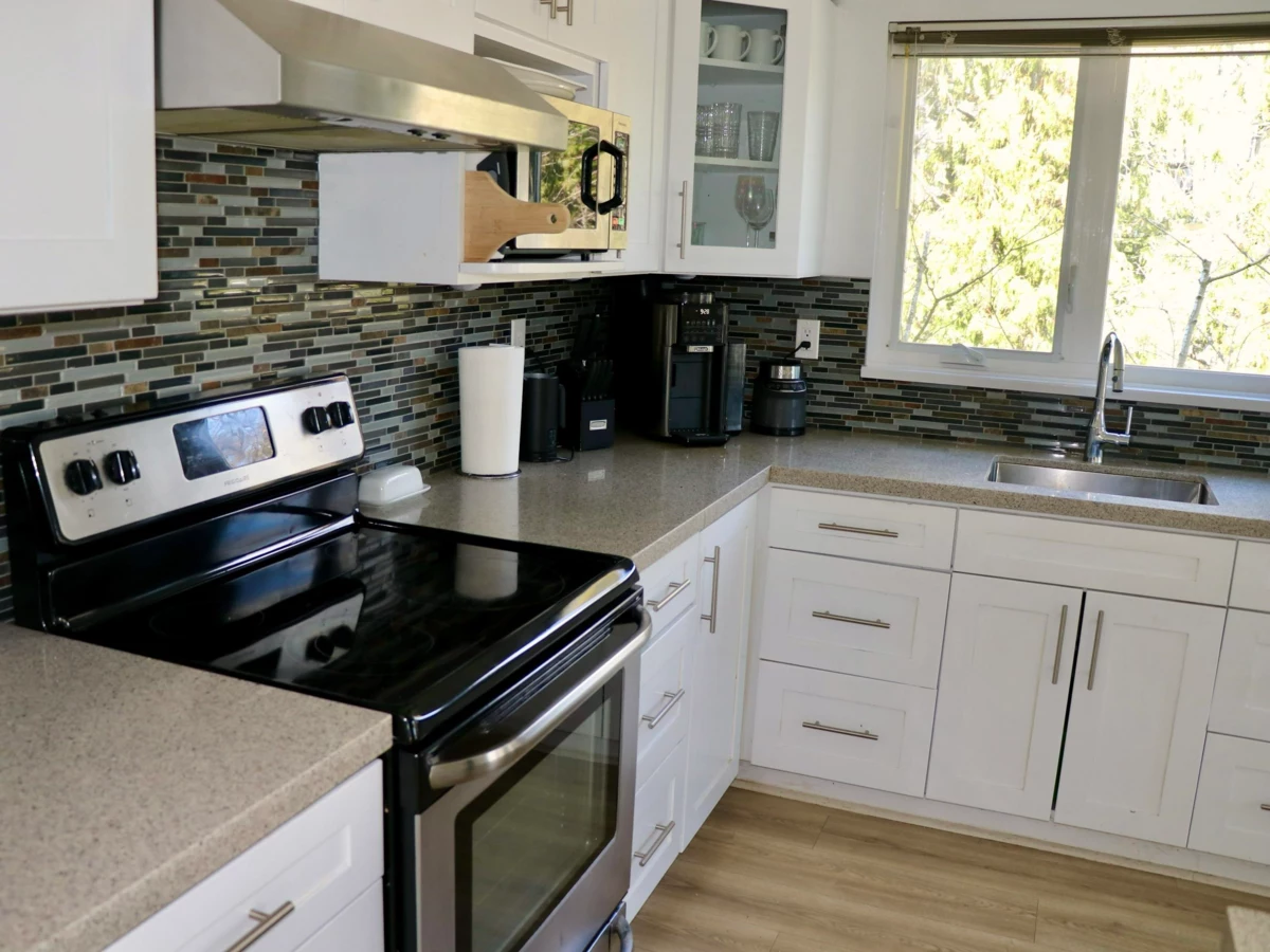 Dining Area Photo of 403 106 W Kings Road, North Vancouver, BC