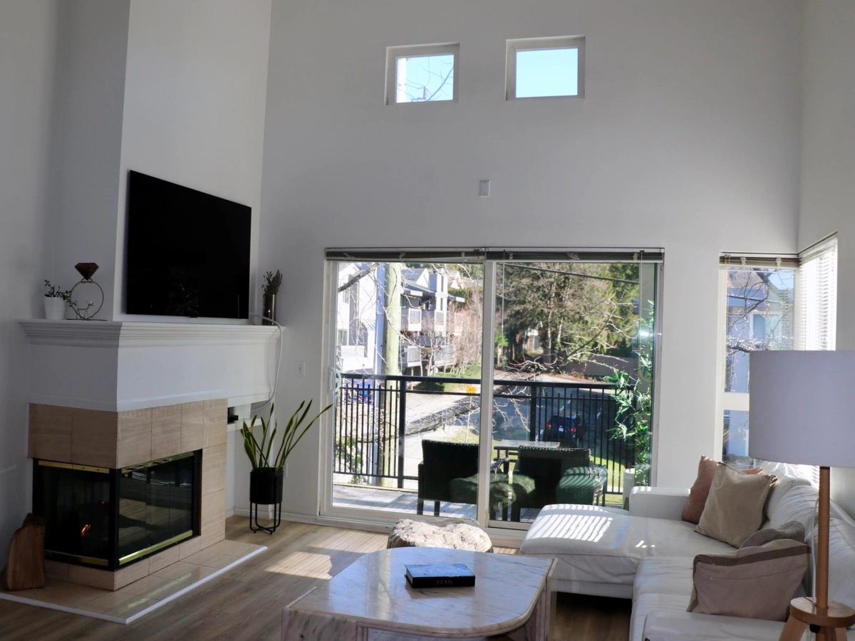 Exterior Rear Photo of 403 106 W Kings Road, North Vancouver, BC