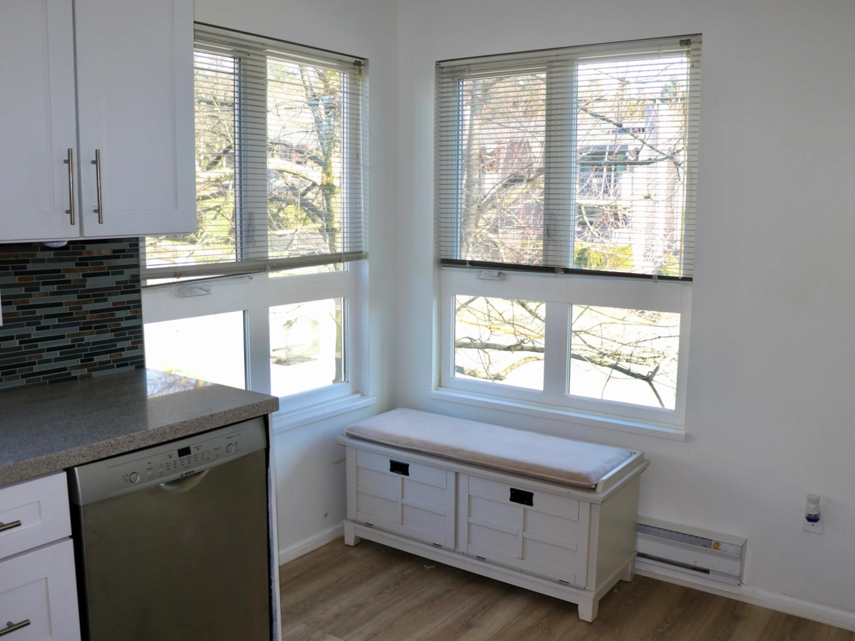 Kitchen Island Photo of 403 106 W Kings Road, North Vancouver, BC