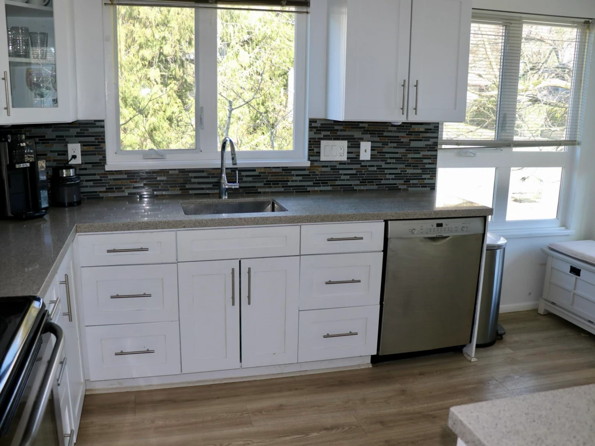 Kitchen Photo of 403 106 W Kings Road, North Vancouver, BC