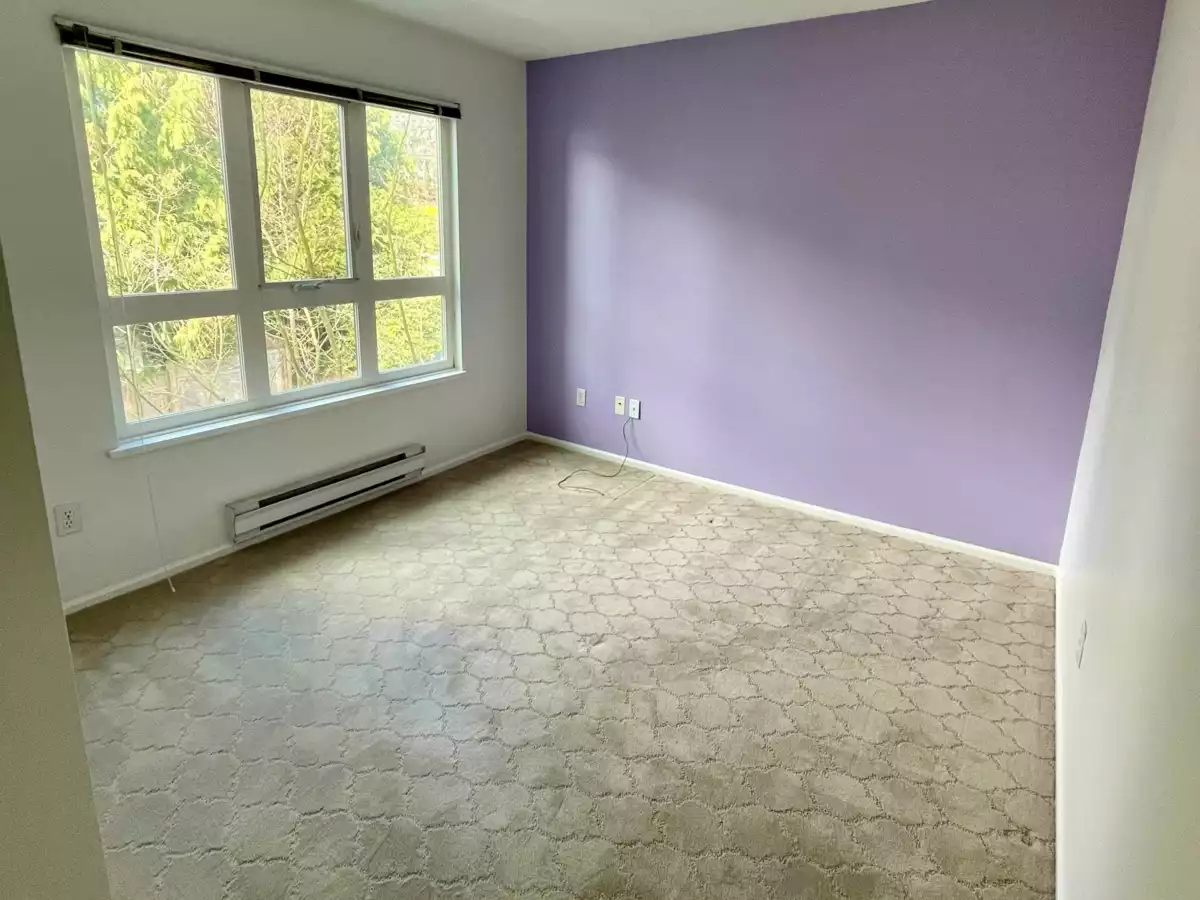 Primary Bathroom Photo of 403 106 W Kings Road, North Vancouver, BC